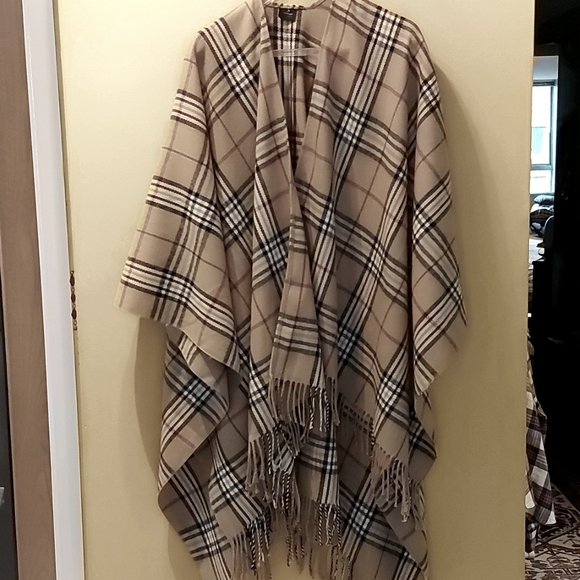 Long Cape/Poncho/Wrap - Picture 1 of 6